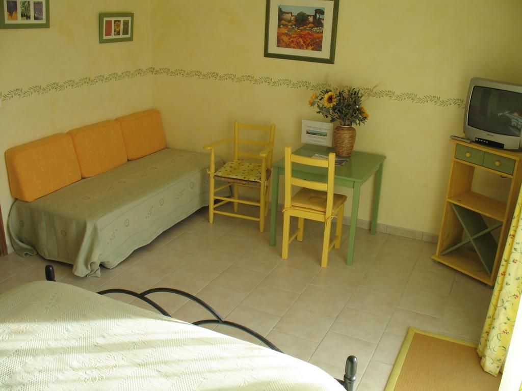 Le Jas Du Gabian Hotel Volonne Buitenkant foto